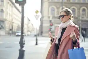 Les secrets incontournables pour bien porter le foulard avec élégance
