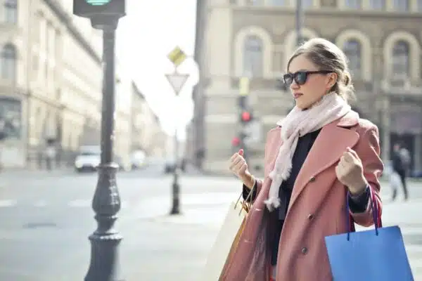 Les secrets incontournables pour bien porter le foulard avec élégance