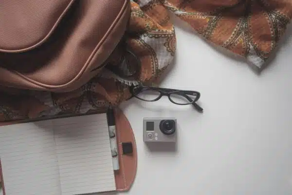 Accessoires tendance pour sublimer sa tenue : ajouter originalité et style avec élégance
