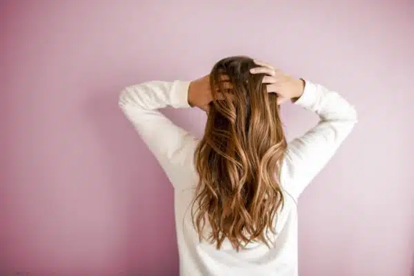 Prenez soin de vos cheveux en été grâce à ces astuces essentielles