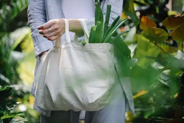 Adoptez des habitudes de shopping éco-responsable pour une mode plus durable