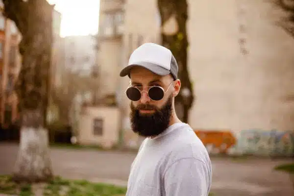 Les casquettes rétro : une tendance incontournable chez les adolescents