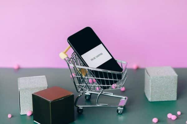 Trouvez les meilleures affaires mode en ligne grâce à ces sites de vente incontournables