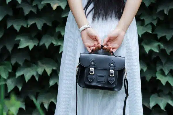 Astuces pour prévenir les douleurs dorsales avec un sac à main