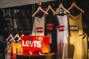 Les partenariats inédits entre marques de mode : une tendance qui s’accentue