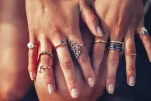 Quelle bague pour quel doigt ?