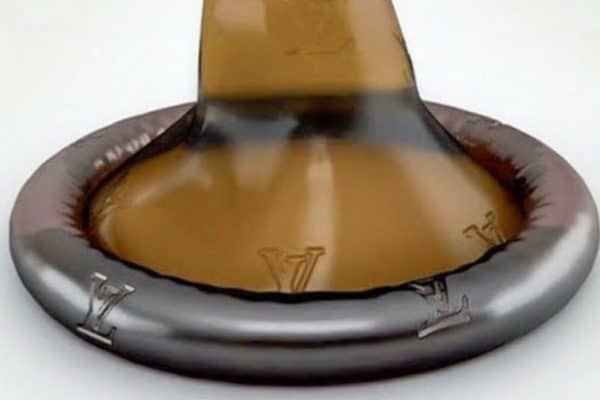 Louis Vuitton dévoile sa nouvelle collection de préservatifs luxueux