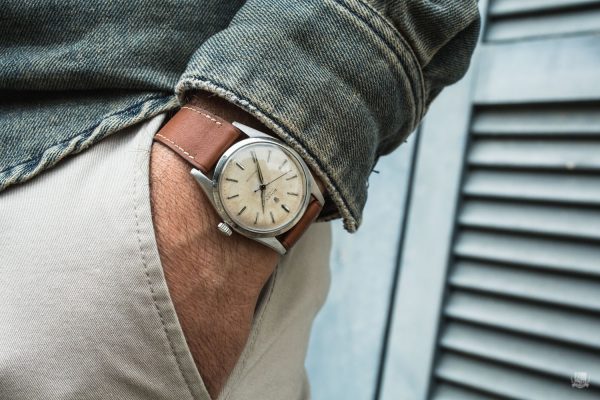 Pourquoi la montre est sur la gauche ?