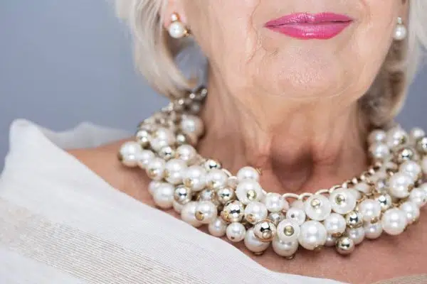 Quels bijoux portent à 60 ans ?