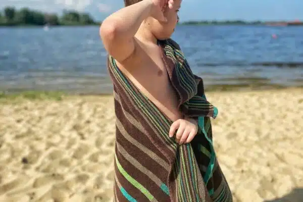 Comment le poncho de surf peut vous faciliter la vie sur la plage et ailleurs ?