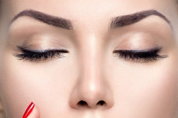 Comment faire pousser ses sourcils avec de l’ail ?