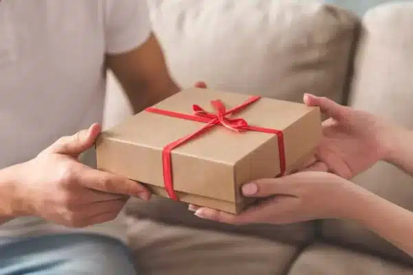 Quel cadeau offrir pour les 1 an de couple ?