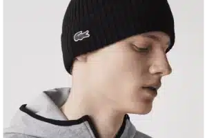 Comment rétrécir un bonnet Lacoste trop grand ?