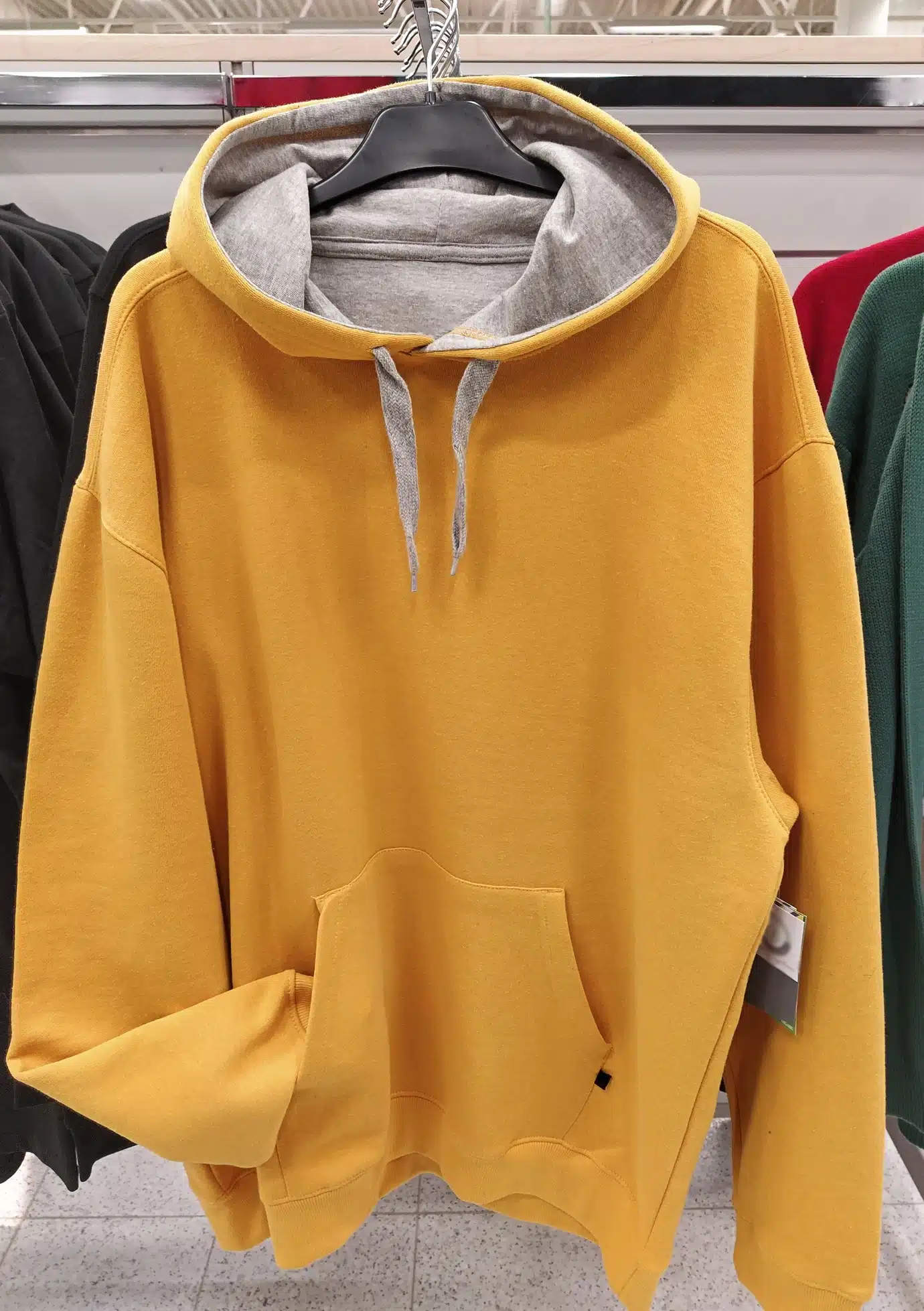 Étude de marché : qui achète des sweats personnalisés ?
