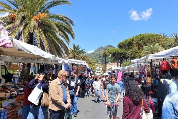 Quel jour se tient le marché de Bordighera ?